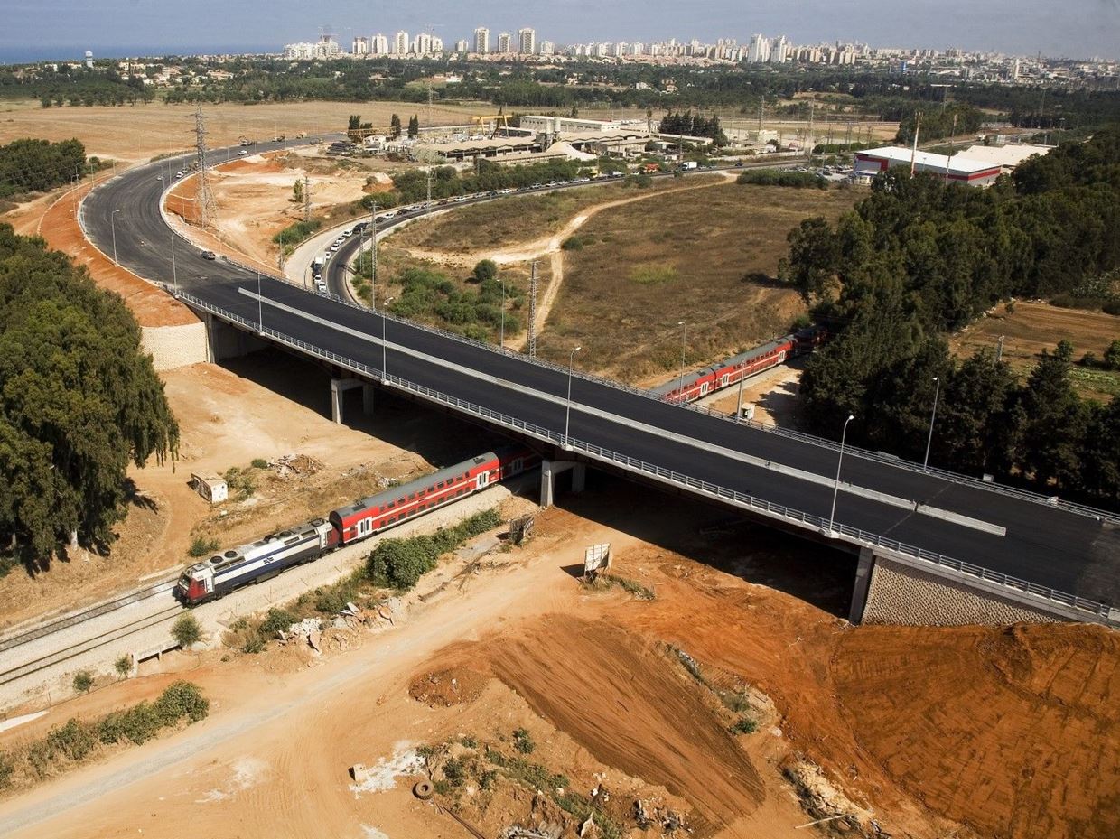 כביש 553 ורכבת